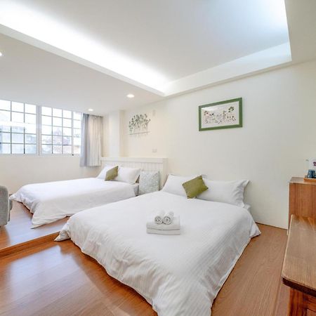 Summer Tree Homestay Tainan Extérieur photo