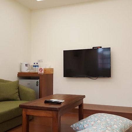 Summer Tree Homestay Tainan Extérieur photo