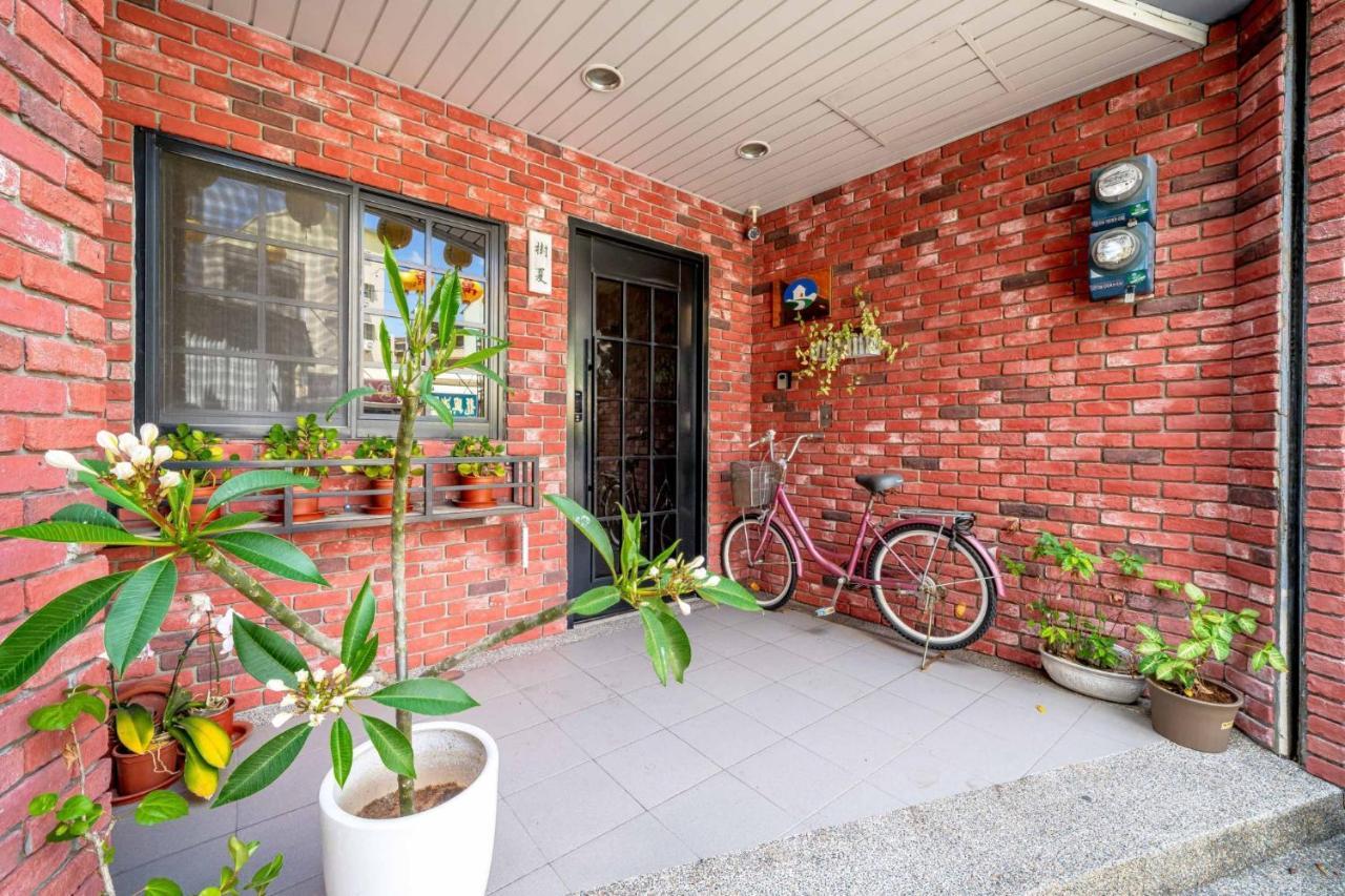 Summer Tree Homestay Tainan Extérieur photo