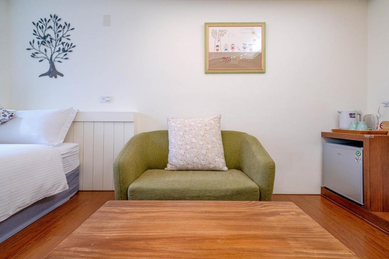 Summer Tree Homestay Tainan Extérieur photo