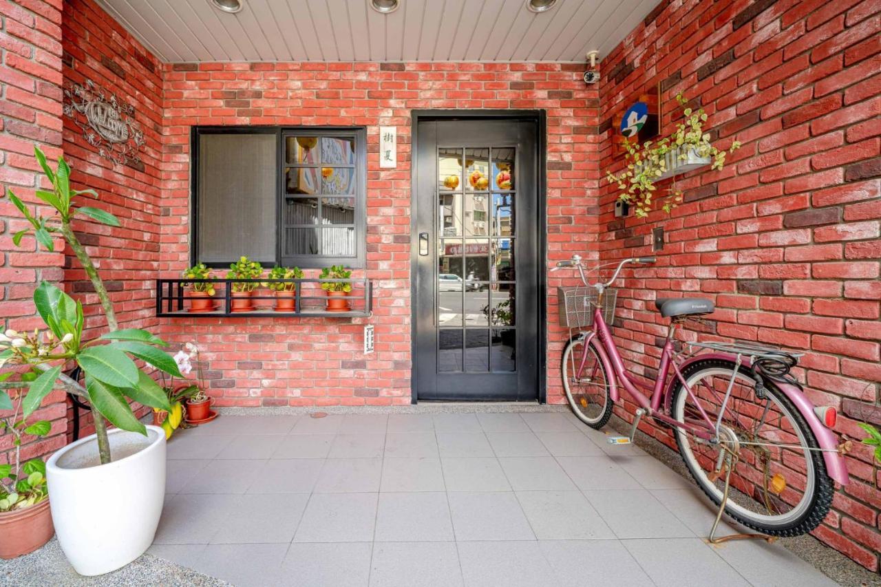 Summer Tree Homestay Tainan Extérieur photo