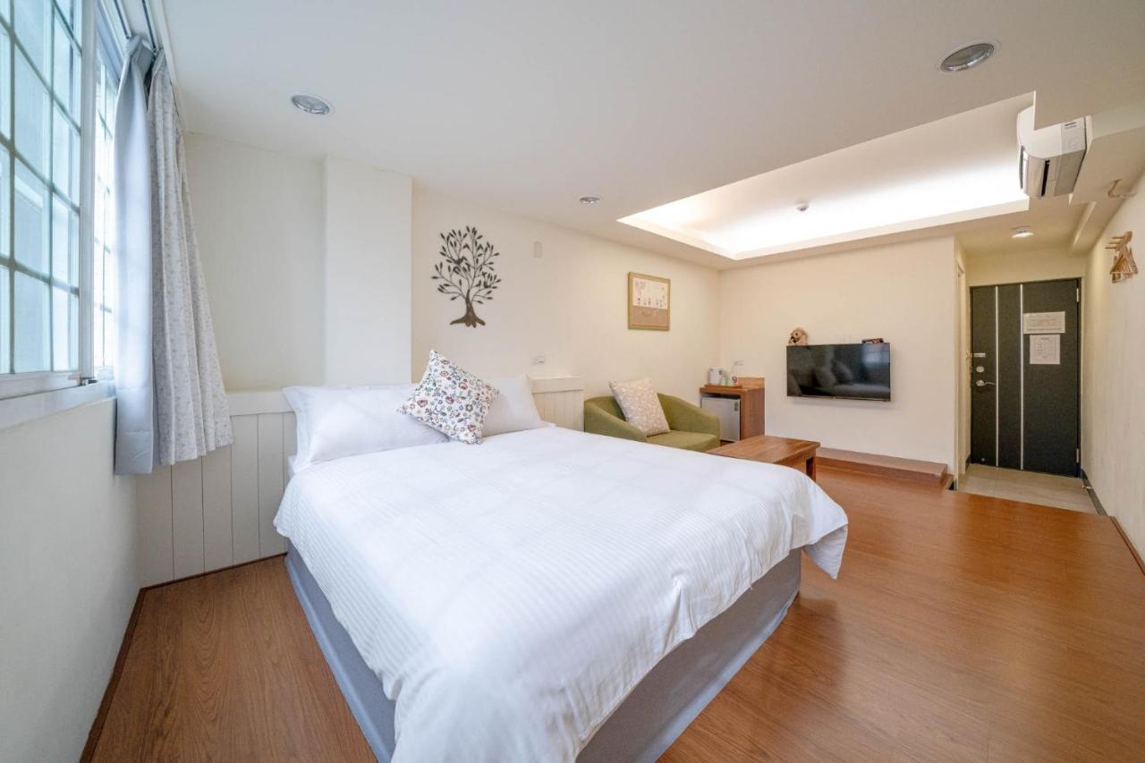 Summer Tree Homestay Tainan Extérieur photo