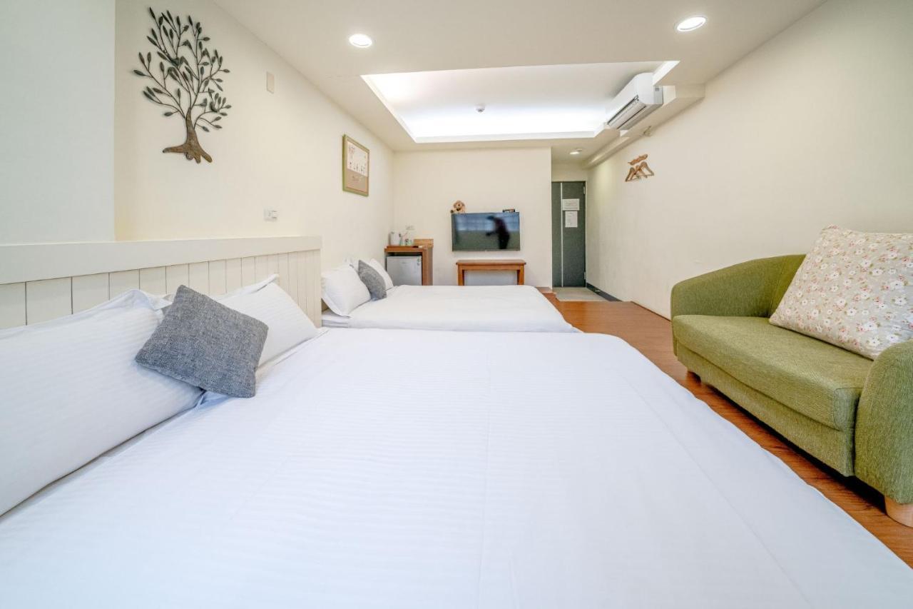 Summer Tree Homestay Tainan Extérieur photo