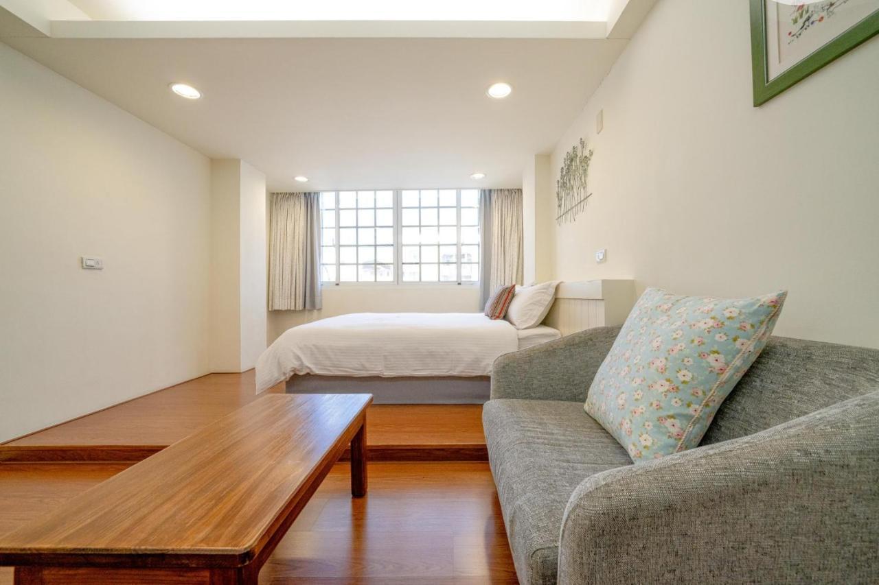 Summer Tree Homestay Tainan Extérieur photo