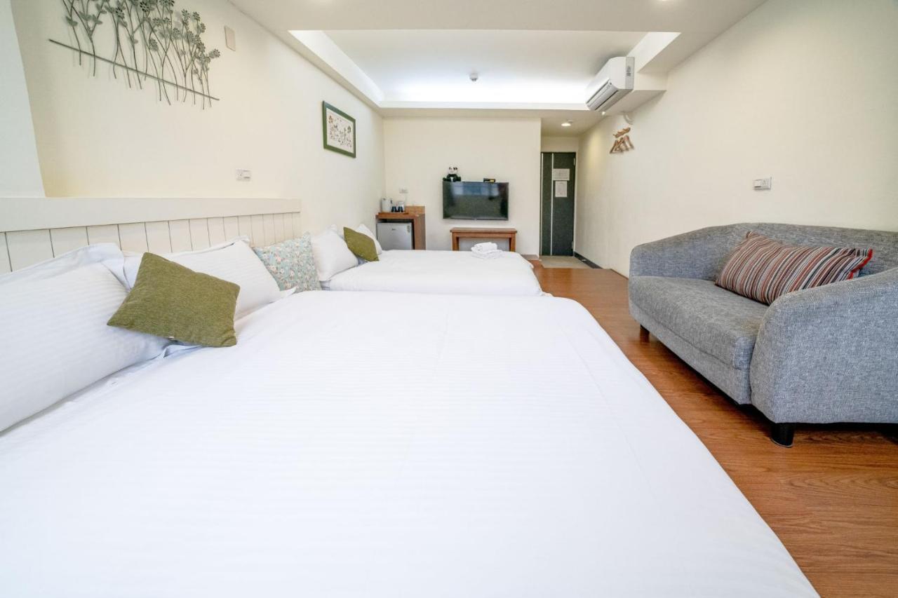 Summer Tree Homestay Tainan Extérieur photo