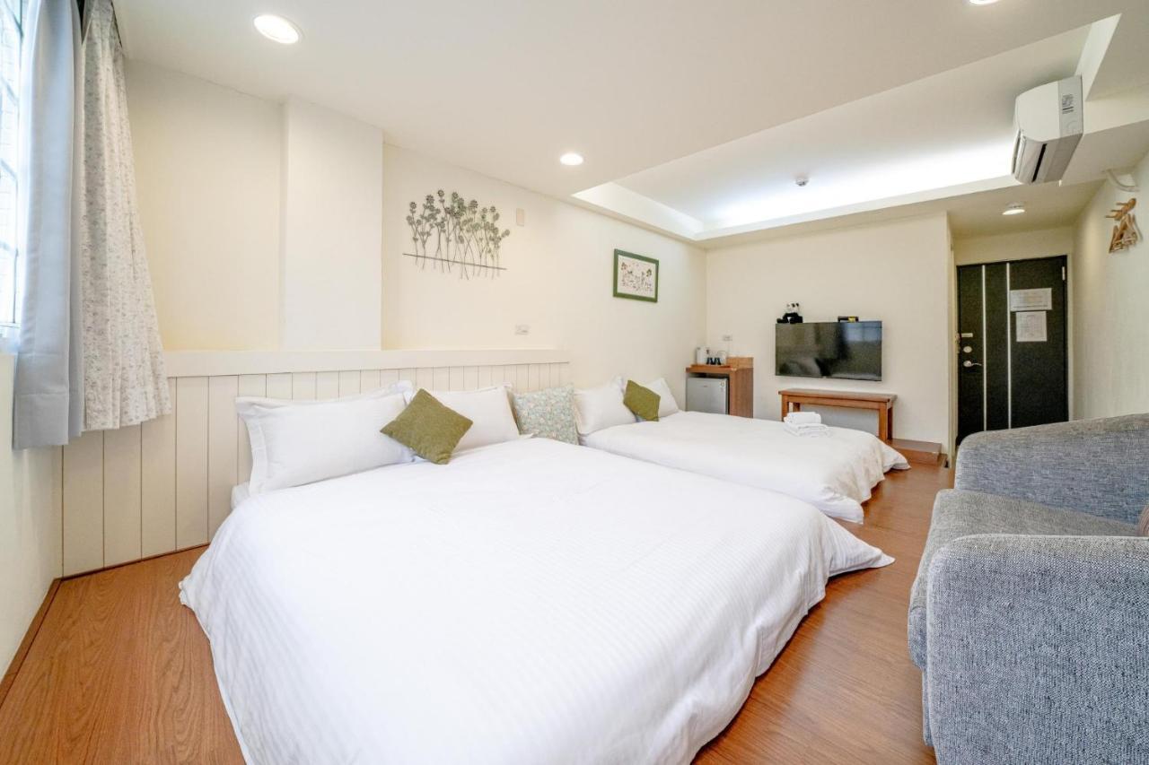 Summer Tree Homestay Tainan Extérieur photo
