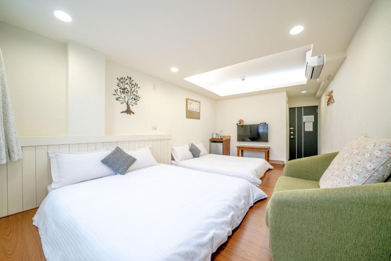 Summer Tree Homestay Tainan Extérieur photo