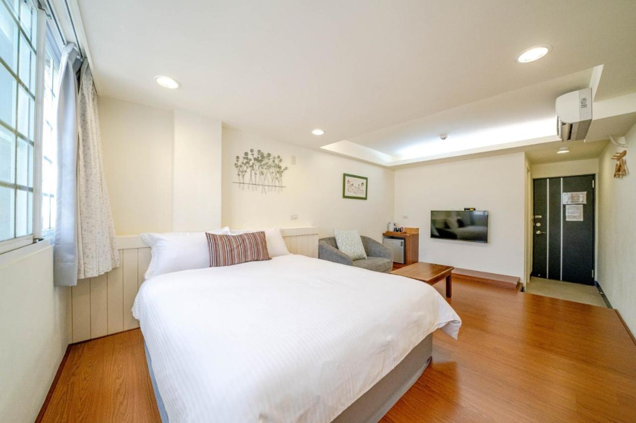 Summer Tree Homestay Tainan Extérieur photo