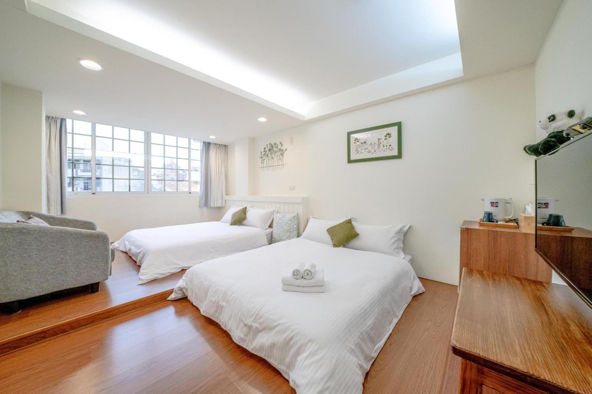 Summer Tree Homestay Tainan Extérieur photo