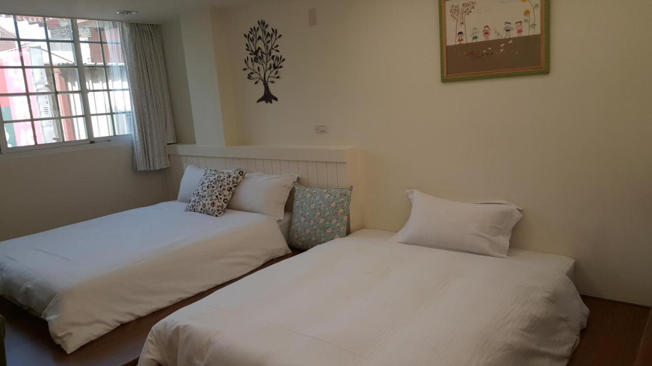 Summer Tree Homestay Tainan Extérieur photo