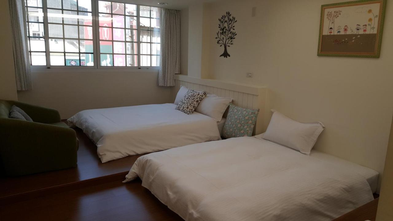 Summer Tree Homestay Tainan Extérieur photo