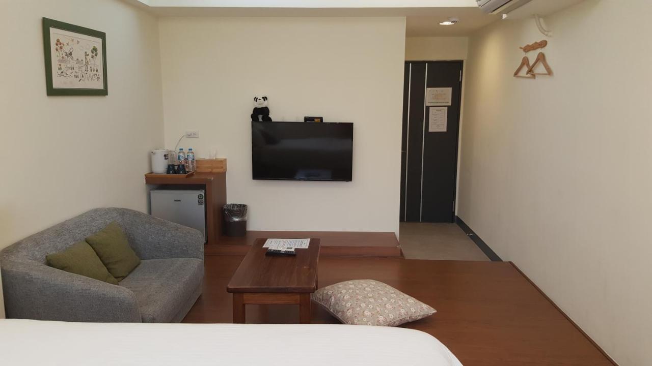 Summer Tree Homestay Tainan Extérieur photo