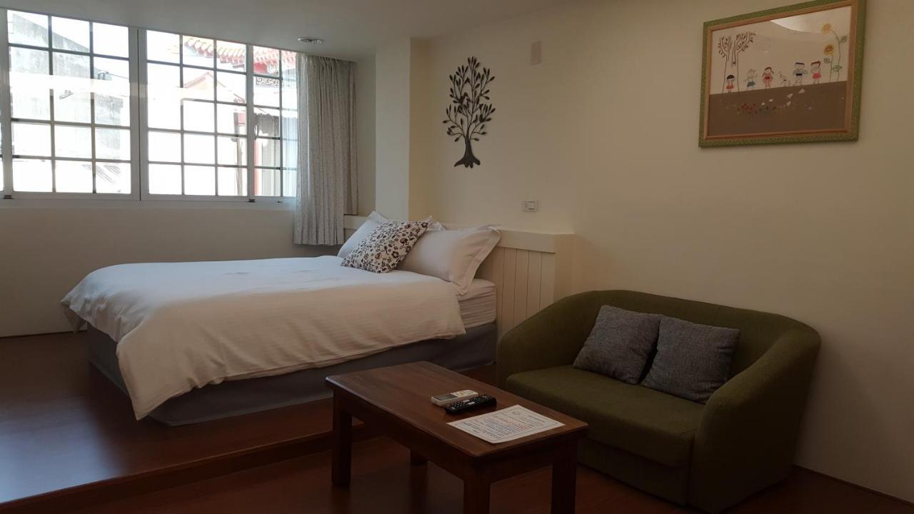 Summer Tree Homestay Tainan Extérieur photo