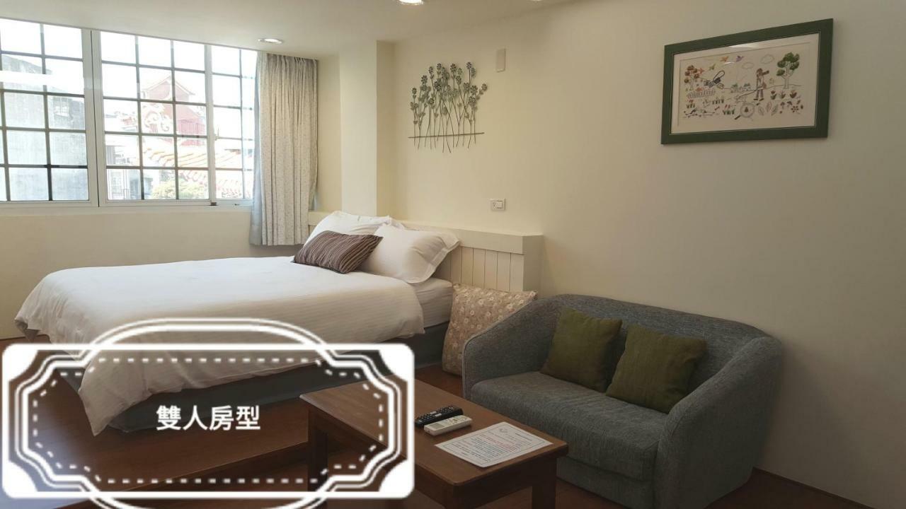 Summer Tree Homestay Tainan Extérieur photo